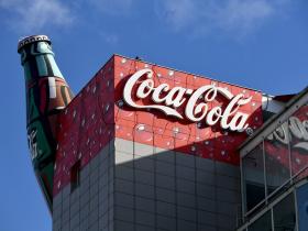 Coca-Cola 可口可乐还能买吗?全球消费品龙头的未来 10 年投资价值全解析