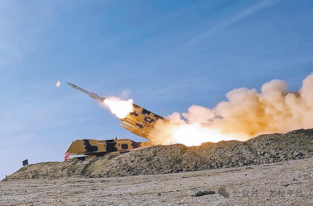 如松：特朗普踩在了狗屎上