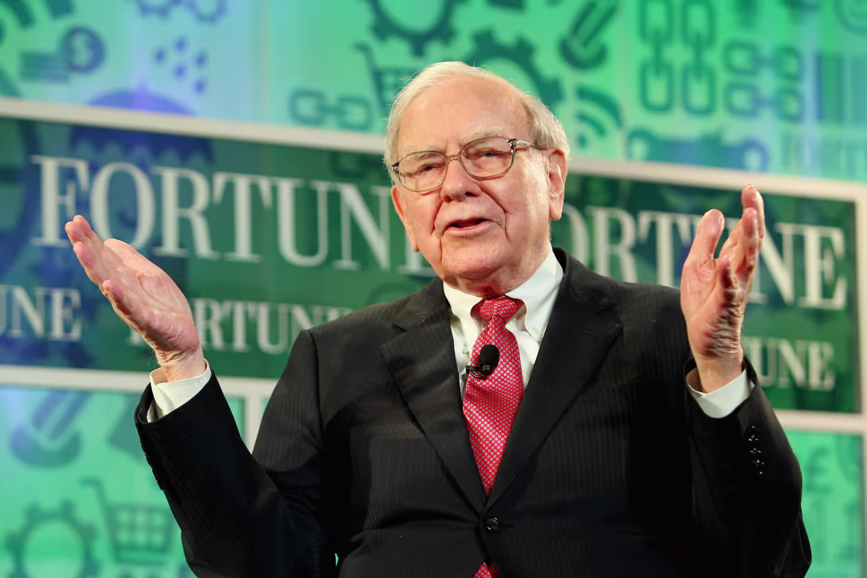 巴菲特的AI布局:苹果、三菱与亚马逊如何构筑伯克希尔未来增长引擎?